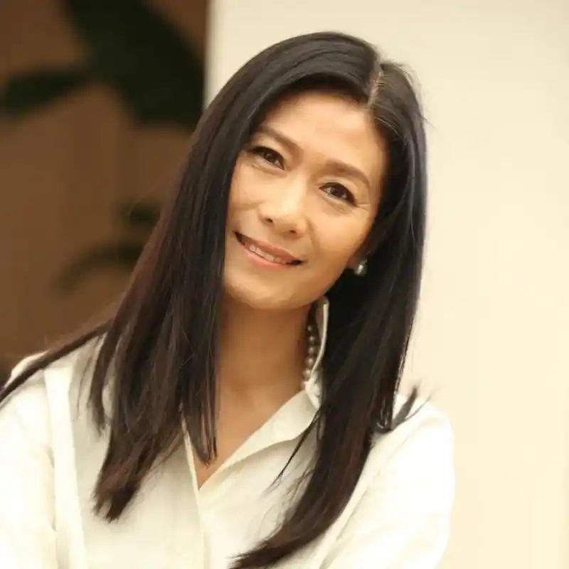 王薇我收藏300余件红色经典作品不为获利