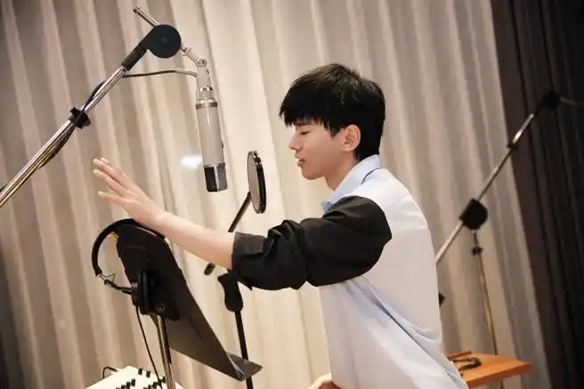 电影坚如磐石同名主题曲mv##张杰张碧晨又合唱电影主题曲了