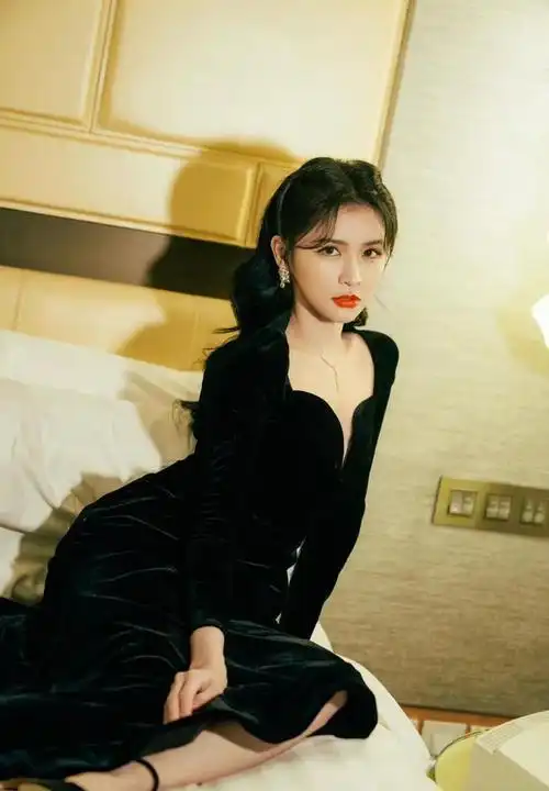 女明星黑色深v礼服合集王丽坤人间富贵花白鹿真没想到