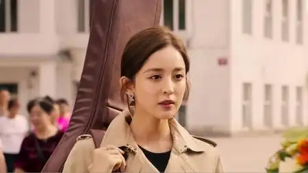 《缝纫机乐队》古力娜扎美颜混剪,不经意间轻蔑的笑,又帅又甜