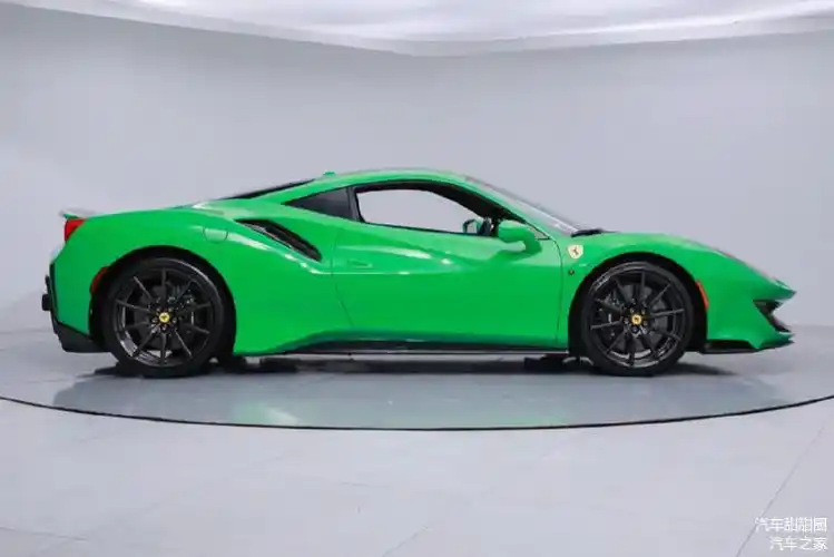 赛车化的设计 奢华的运动气场 法拉利488 pista 绿色涂装很拉风_车家