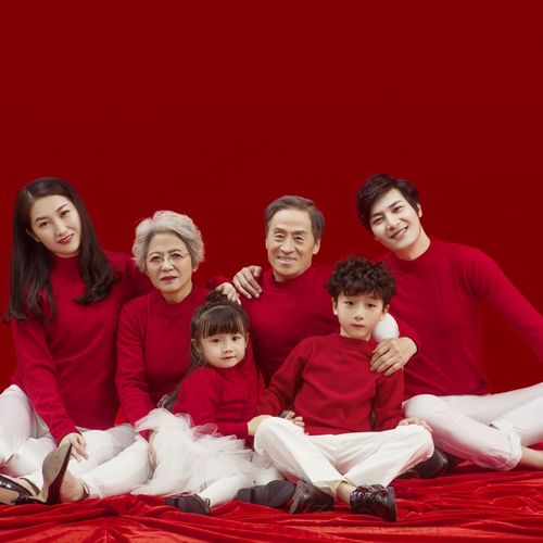 韩新款全家福亲子装拍照服装红色毛衣一家六口亲子艺术照儿童摄影