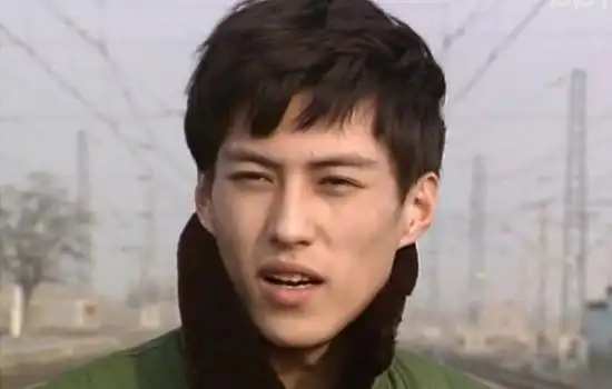 主题:靳东:尽管我给他们友情出演,他们也不至于说让别人来配我的台词.