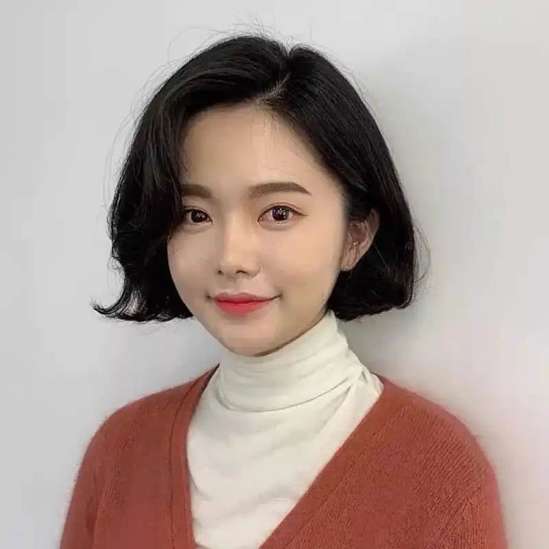 齐耳短发发型造型更多变,修饰脸型好打理,但是最经典百搭的短发还是齐