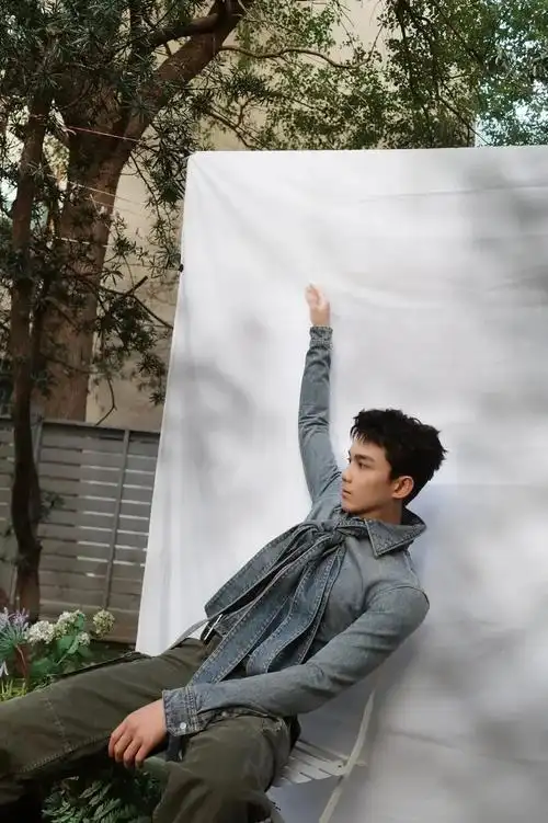 帅气演员吴磊最新线下活动造型图出炉啦生图太帅啦