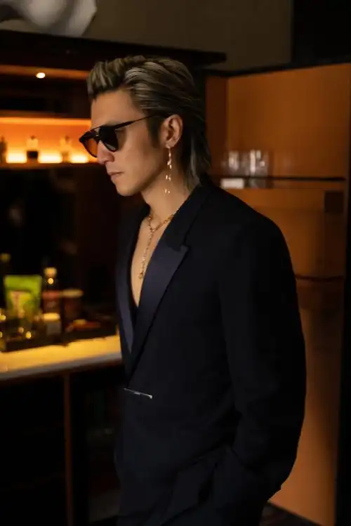 谢霆锋真空西装太顶了##电影海关战线##微博电影之夜