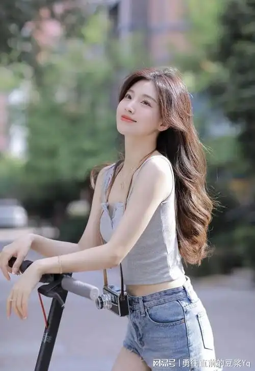 夏日牛仔短裤美女街拍