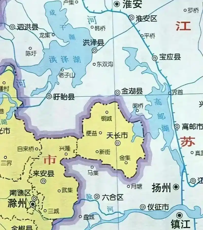 有图可见,安徽天长市的地理位置显得异常特殊,它就像是一个拳头狠狠地