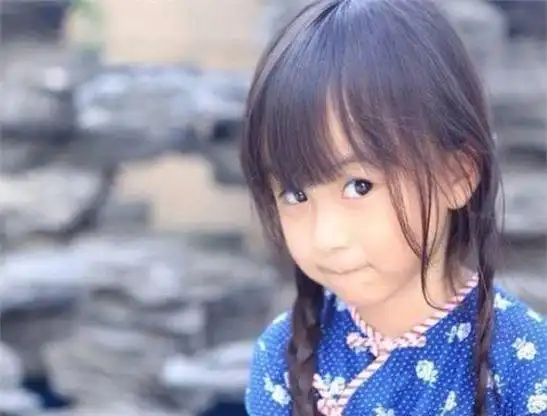 刘楚恬的妈妈现在开始思考,她意识到刘楚恬快要上小学了.