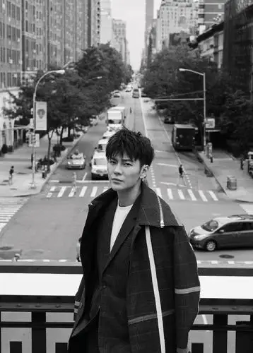 "小李晨"时尚大片,看上半身帅气满分,但小短腿让迷妹怎么接受