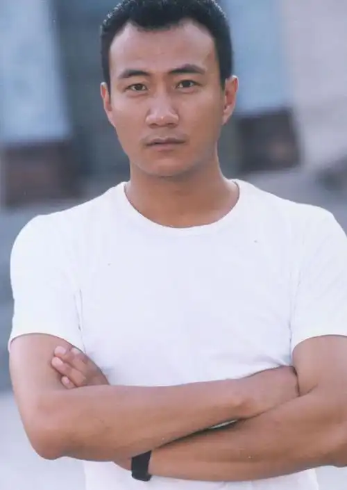 新版天龙八部被嫌弃武侠剧迷悄悄翻出硬汉胡军主演的老剧