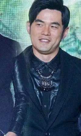 十年前的周杰伦,十年后的周杰伦,反正我不认识这胖子!