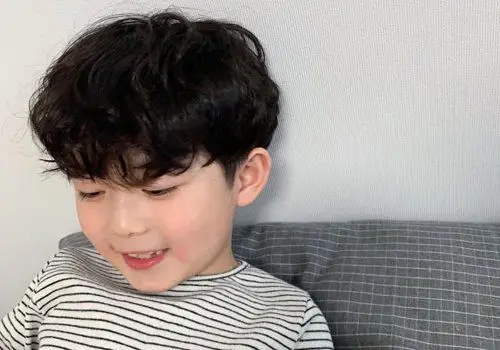 三四岁男孩秋季日常短发设计有这几款帅气好打理的幼儿园男童发型