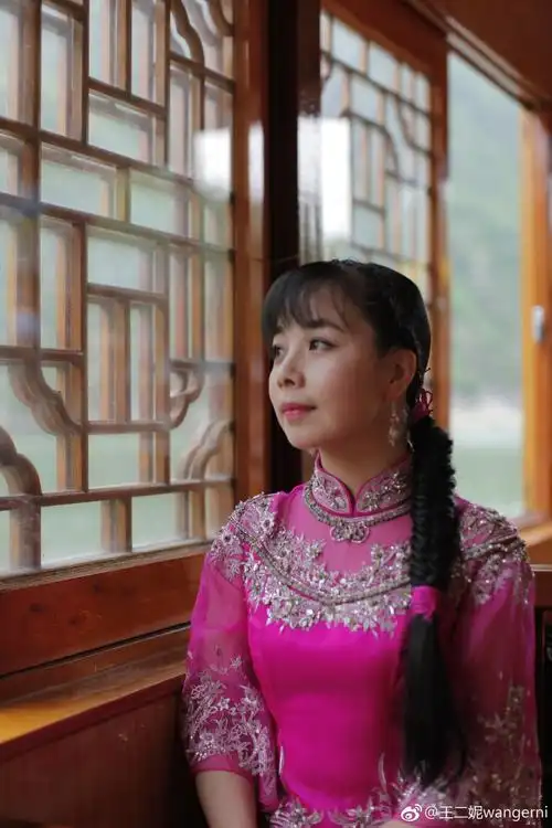 32岁王二妮生活近照独具陕北风韵美得不像话清新十足如少女