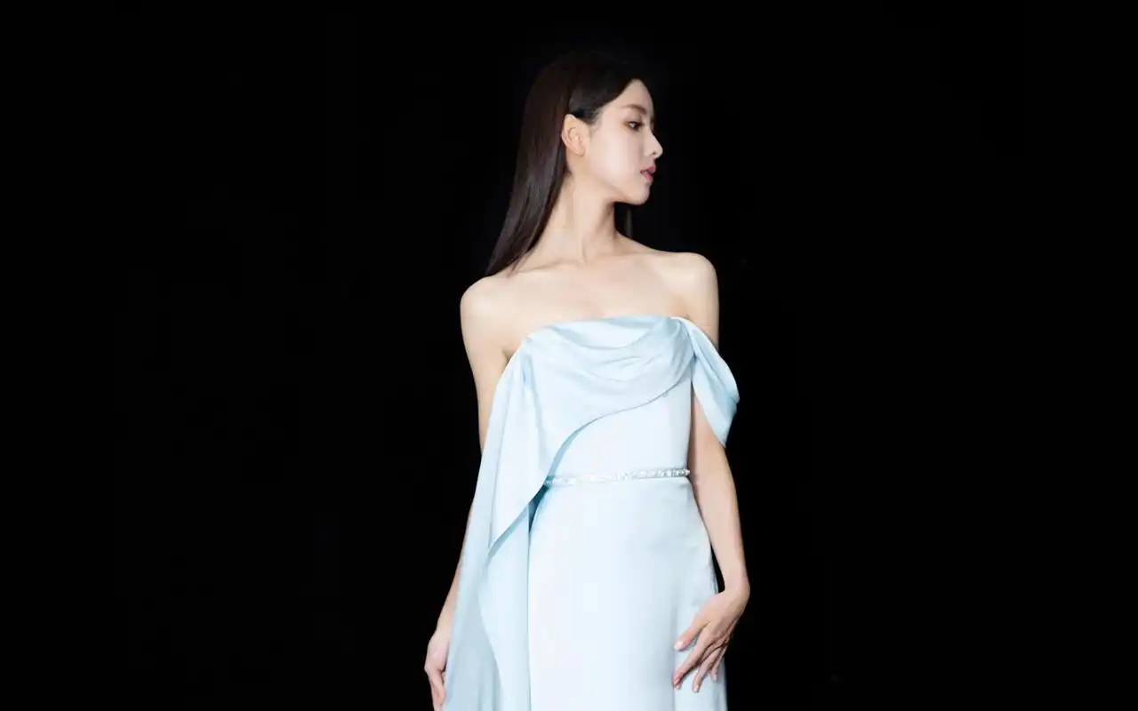 陈都灵性感优雅写真桌面壁纸