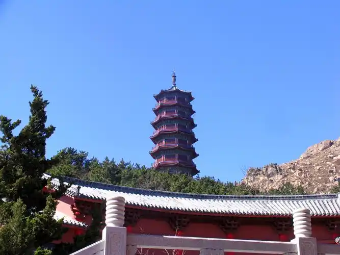 p>赤山风景名胜区,位于山东半岛最东端,荣获首届国家魅力城市的荣成