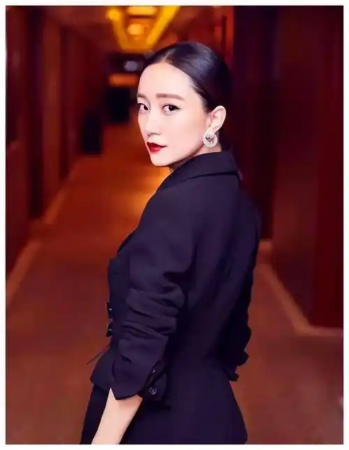 曾为救父16岁投身影坛,黄轩前女友今39岁,面容大变引猜疑