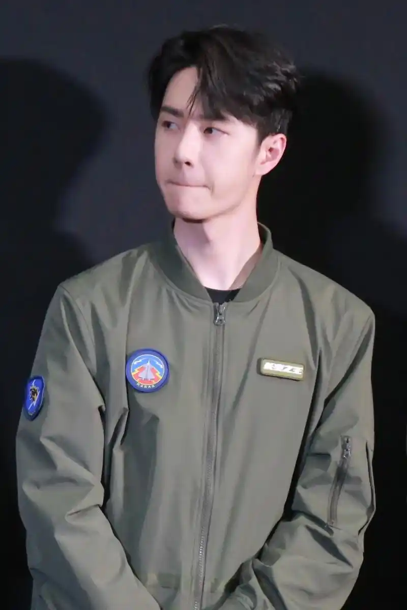 我拍的王一博 抿嘴都这么帅