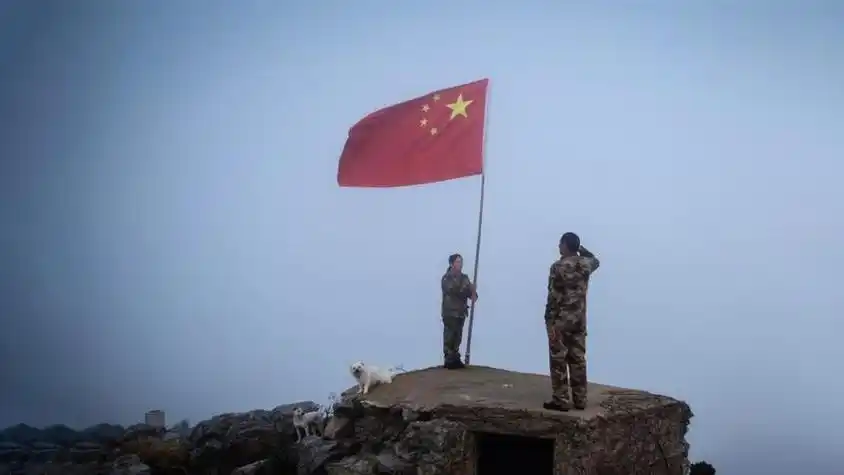 回顾男人带妻驻守黄海孤岛32年没电没淡水年薪5千靠喝酒壮胆