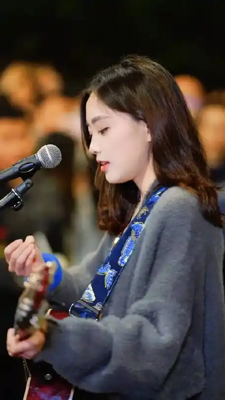 韩小九带给大家的更多是民谣的感觉,我认为适合现场演唱引起共鸣.