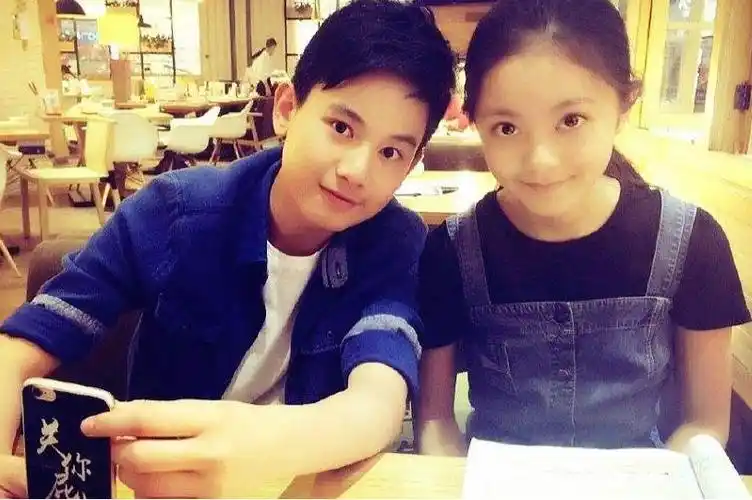 赵今麦八卦:赵今麦和胡先煦的吻照