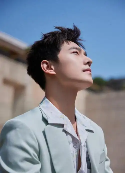 杨洋 这阳光笑容,太治愈了__财经头条