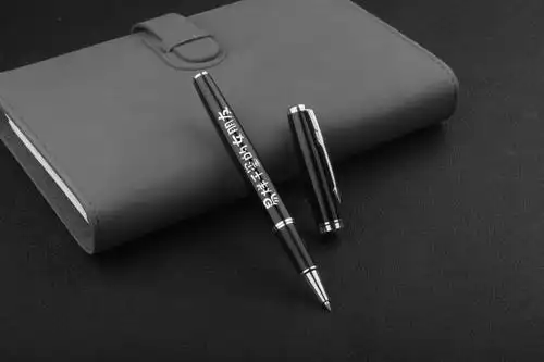 创意tfboys易烊千玺周边同款中性笔金属签字笔文具学生生钢笔生日礼物