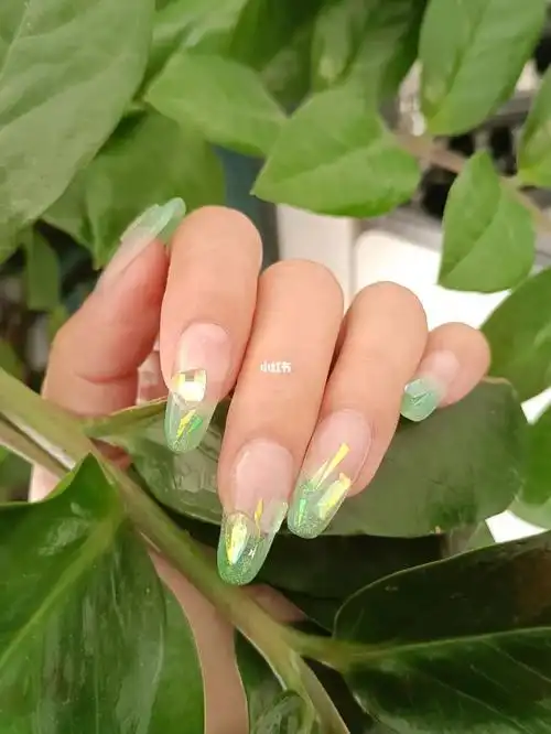 穿戴甲绿色水晶美甲自留款式