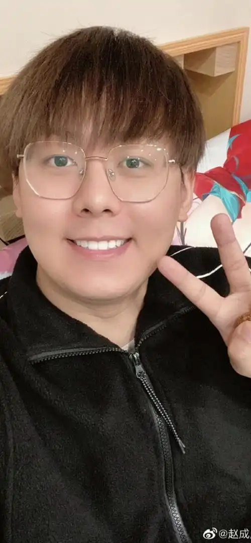 cv赵成晨直播灵魂歌姬老赵可能是歌词烫嘴小鸡唱的上蹿下跳的哈