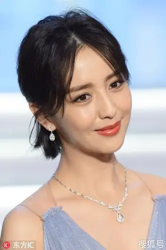 佟丽娅蓝色连衣裙清新温婉,不愧自称"老娘最美"