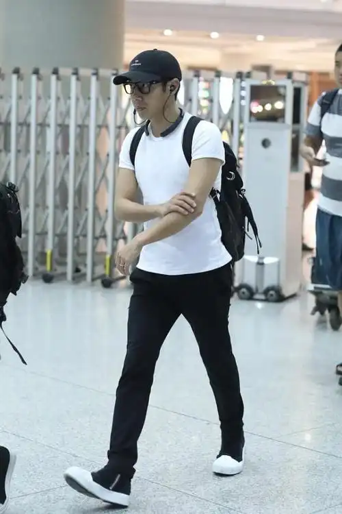 比男人身高还重要的就是身材撒贝宁的身材比例看着就挺完美