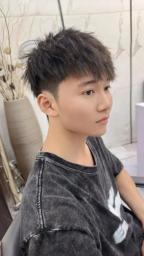 男士发型别乱剪最帅还是这4种看了都想试一试