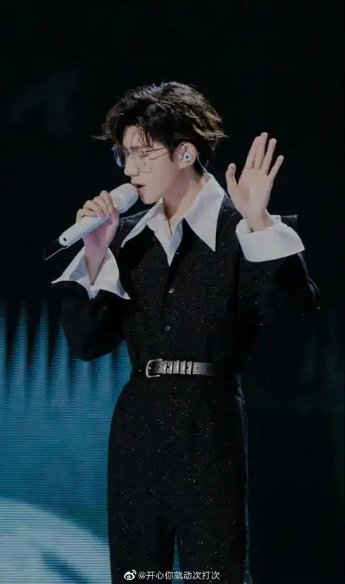 王源这组金丝边眼镜造型好帅哦!小源真的变源哥了!__财经头条