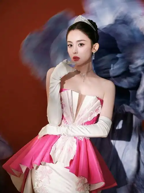 古力娜扎身着yalentin yudashkin 2016春夏高定礼服__财经头条