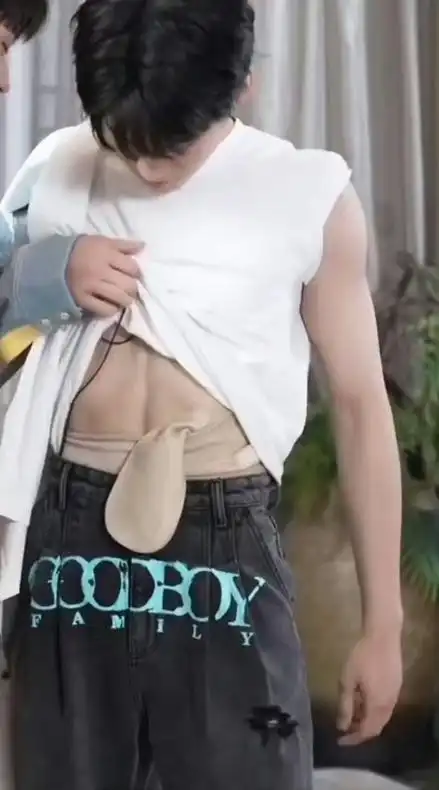 走过路过不要错过荷尔蒙魅力男,直女天菜张真源胸肌腹肌大腿肌应有尽