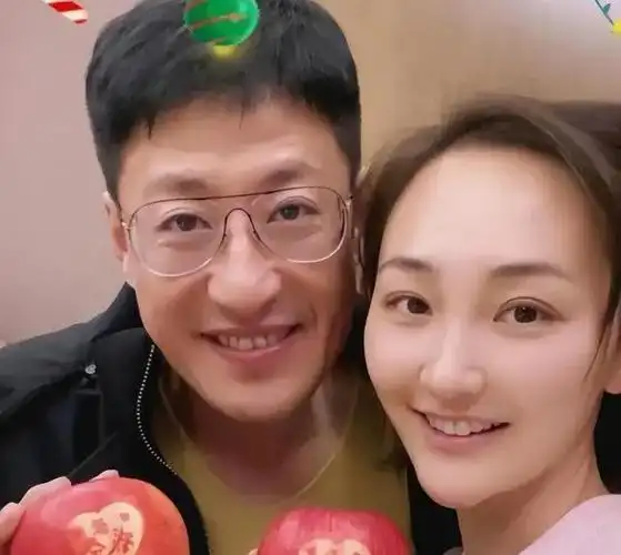 演员于震2婚娶小13岁辛月43岁生3胎