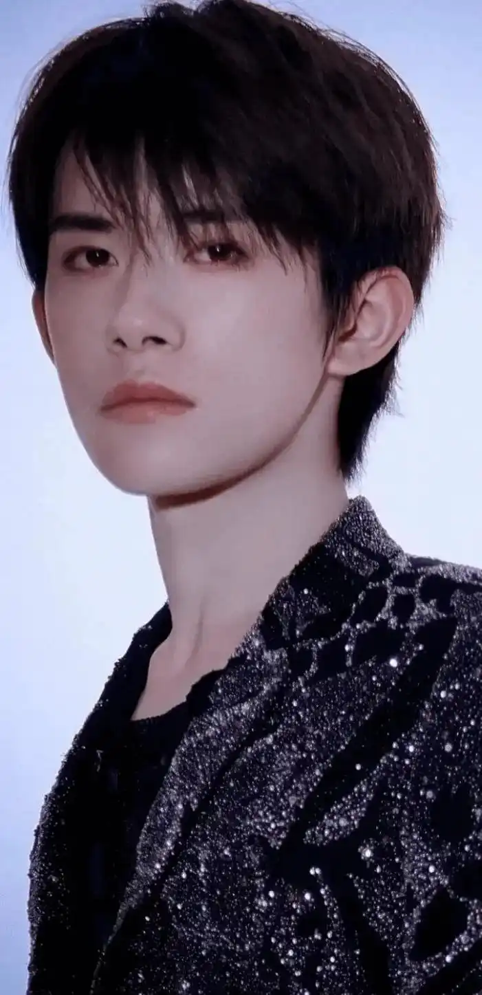 2023年 我们一起努力#易烊千玺 #千纸鹤 #易烊千玺抬头 - 抖音