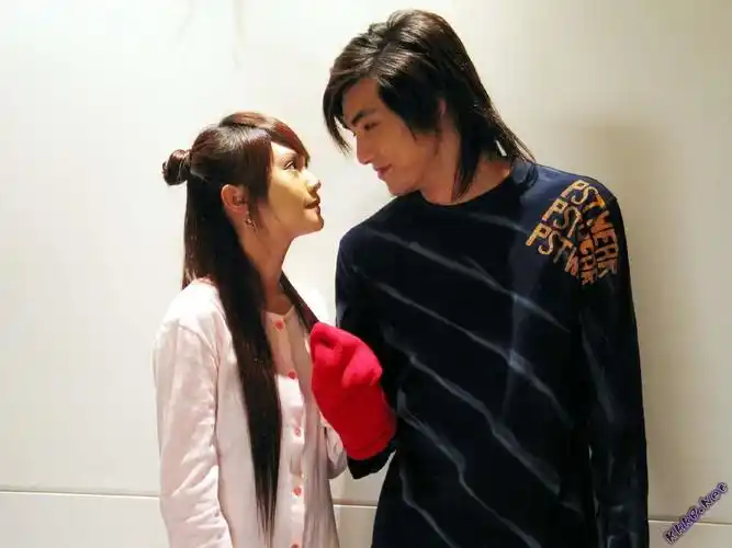 青春偶像剧 恶魔在身边图片壁纸