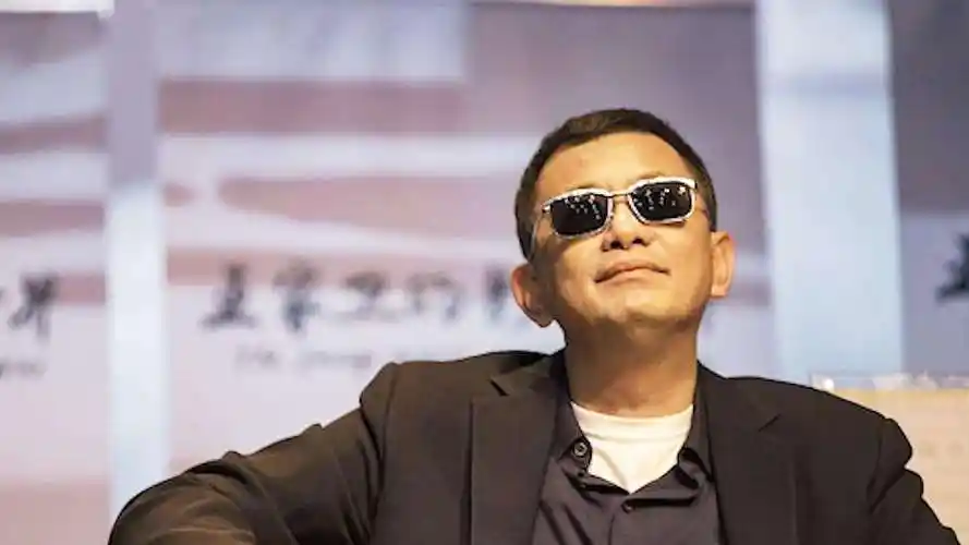 王家卫的电影台词,总有一句"击中你的内心"(图1)