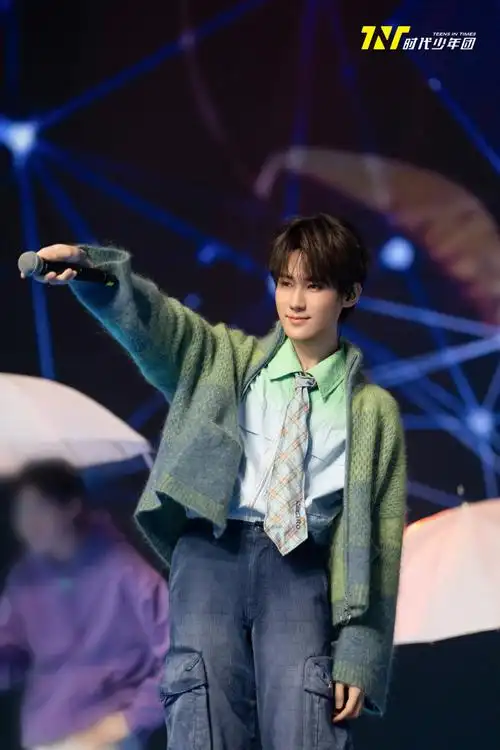 olaff星光#@时代少年团-张真源佩戴#olaff#rainbow系列项链,亮相