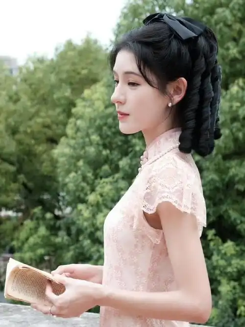 张予曦尊嘟好适合民国风造型呀华丽贵气