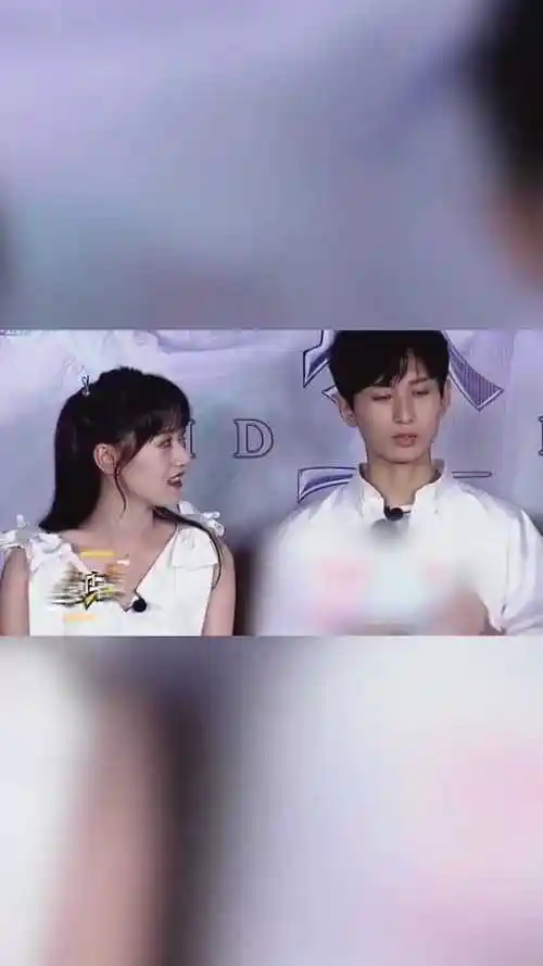 袁冰妍回应直播中亲成毅