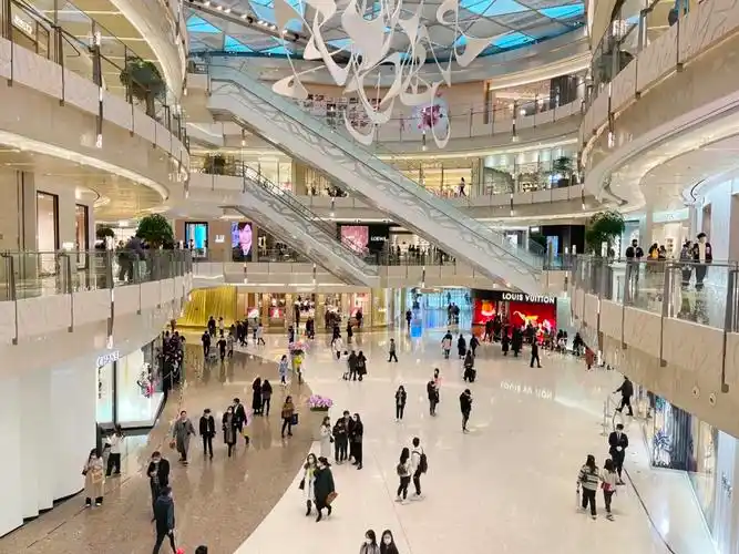 至尊奢华地标,全球高奢首店云集,上海ifc商场让你逛到停不下来_in