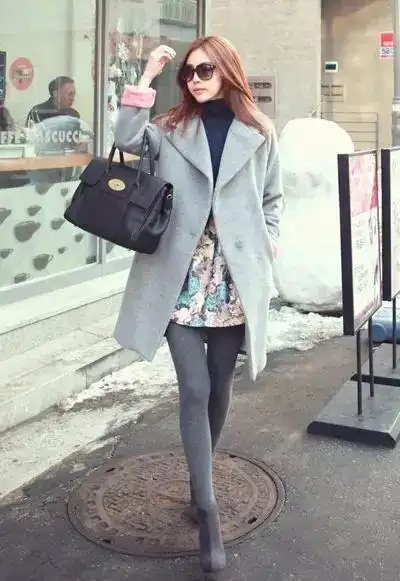 只穿大衣里面光着_只穿一件外套里面光着-rfid信息网