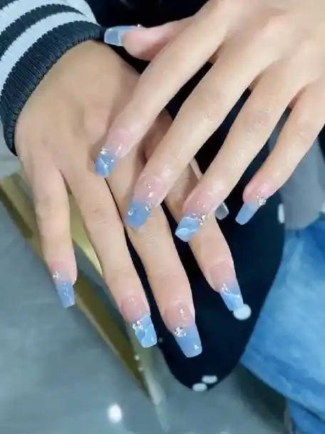 渐变小山丘美甲 很好看的夏天美甲