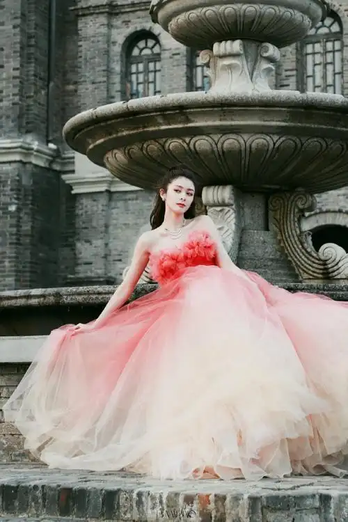 傅菁兔年新春大片##傅菁江苏春晚舞台造型