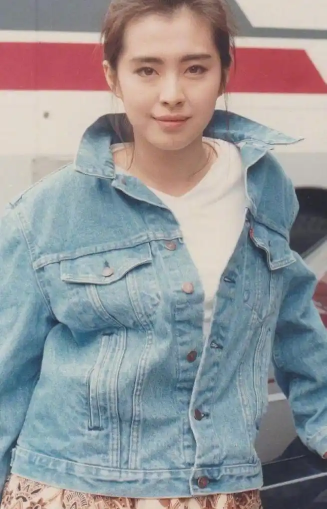 王祖贤穿衣镜头(时尚是个轮回90年代的港风穿搭可谓是风情万种) - 品