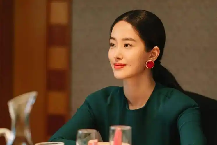 杨采钰的娱乐圈之路,背后金主不简单_陈金飞_感情_因为