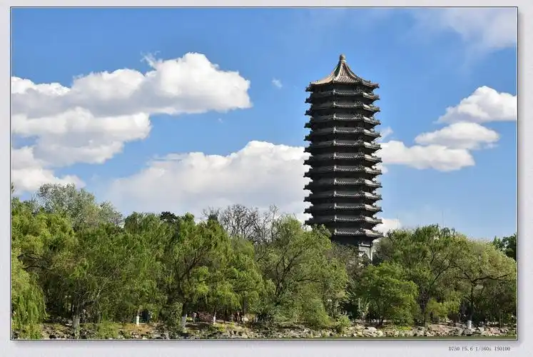 北京大学的--博雅塔.