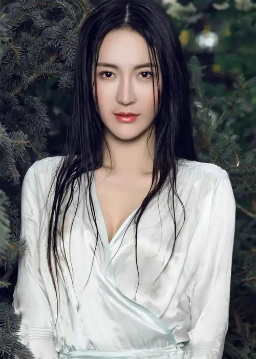 孙晶晶性感妩媚写真大片图片